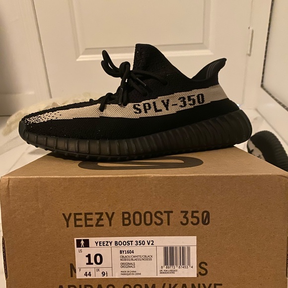 Size 10 Oreo Yeezys - Picture 5 of 5